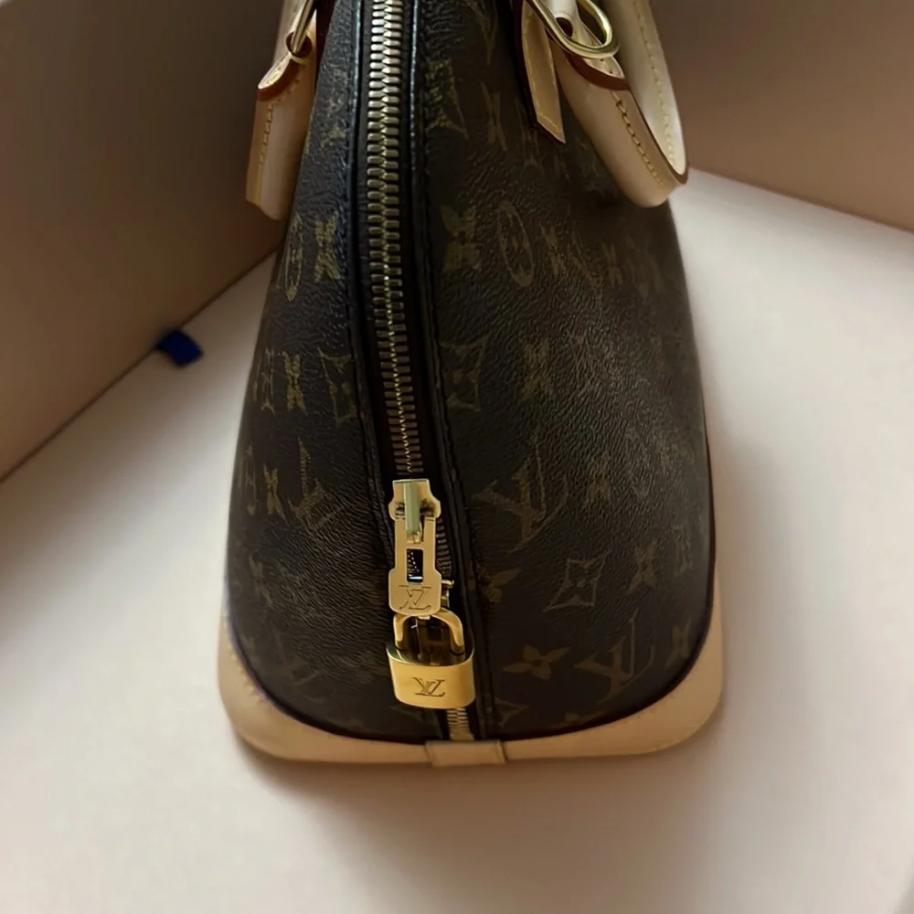 Louis Vuttion ALMA PM - Picture 2 of 10